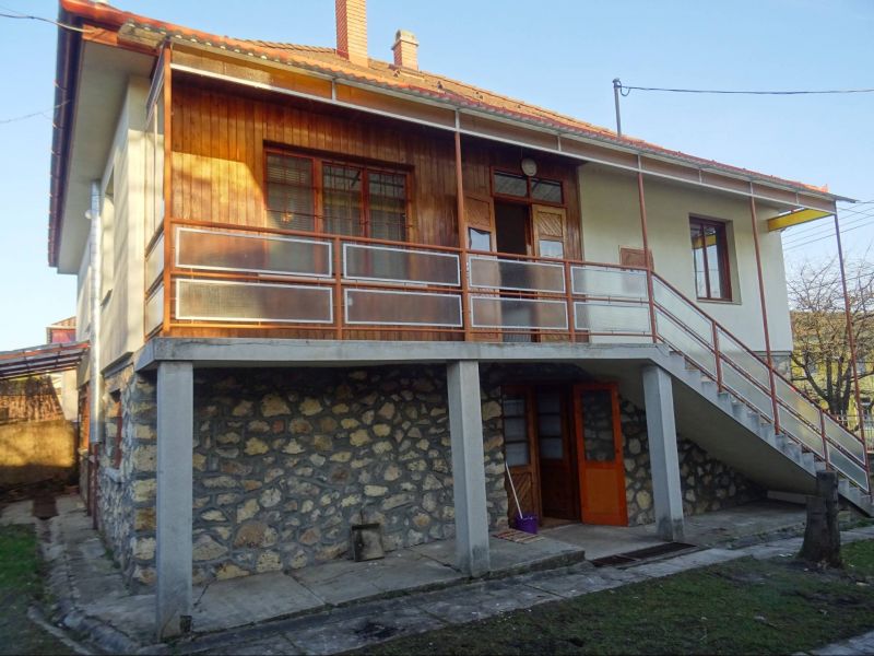 Rodinný dom 2- generačný, Fuzerkomlos Maďarsko - 1