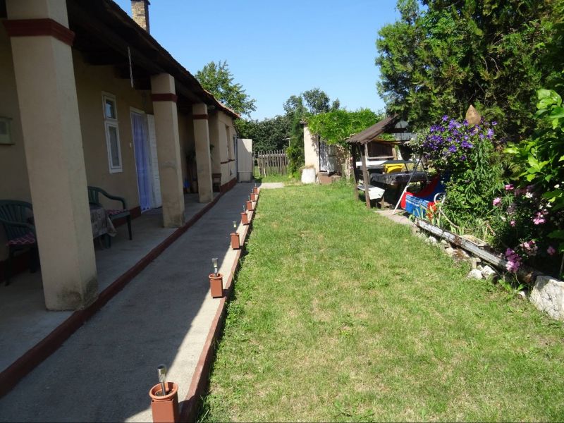 RODINNÝ dom vidiecky - Encs, Maďarsko - 1